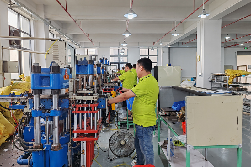 硅膠加工設(shè)備