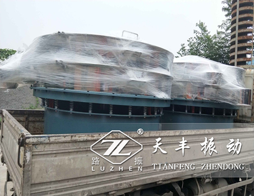 寧夏TS2000振動篩已發(fā)貨,丁經理請注意查收！